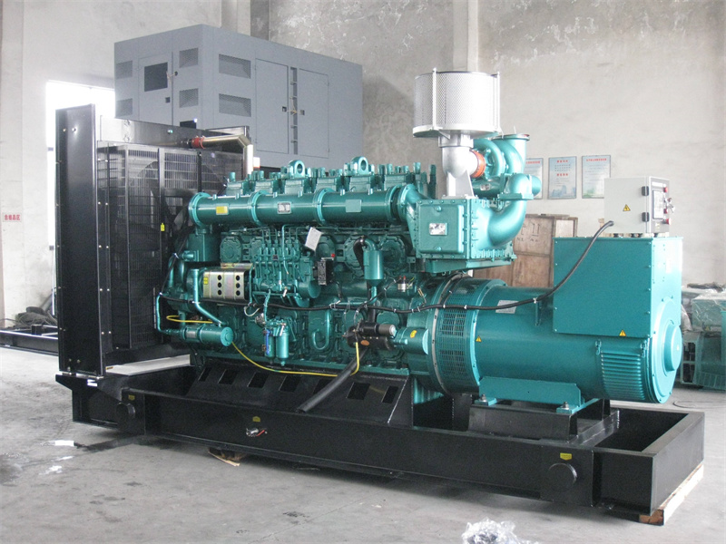 波密200KW 柴油发电机的油耗是多少？