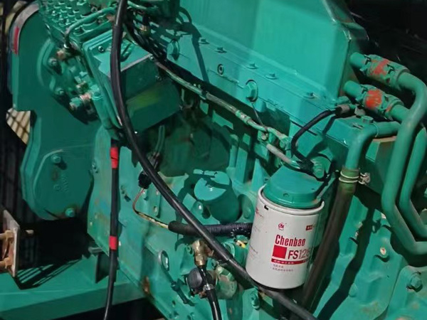 波密如何确定新的发电机组控制系统是否与原系统兼容？