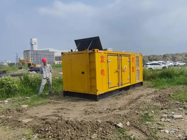 波密200KW柴油发电机机组每小时的油耗量受哪些因素影响？